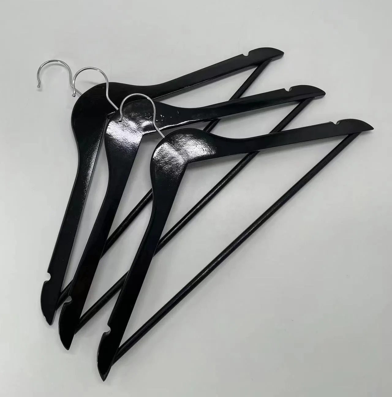 LM6601  Wholesale Black Wood Clothes Hanger with Across Bar