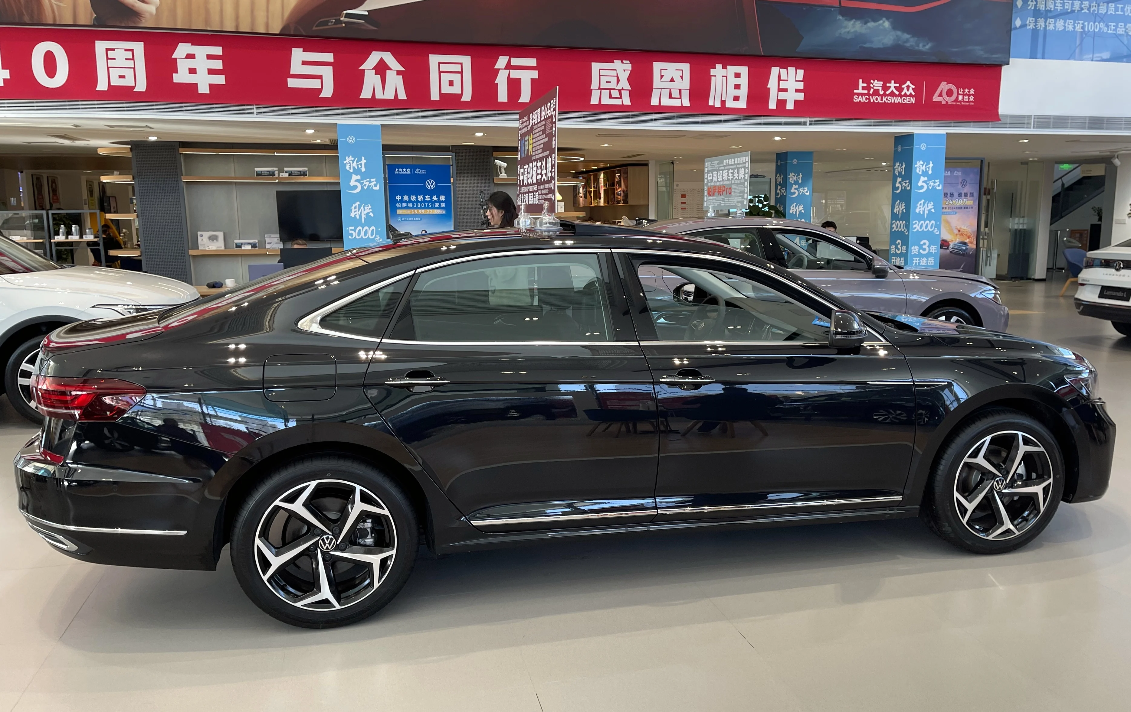 2025 Hot Selling Volkswagen Passat Wholesale Price Automobile Left Hand Drive Vehicle for Volkswagen PASSAT