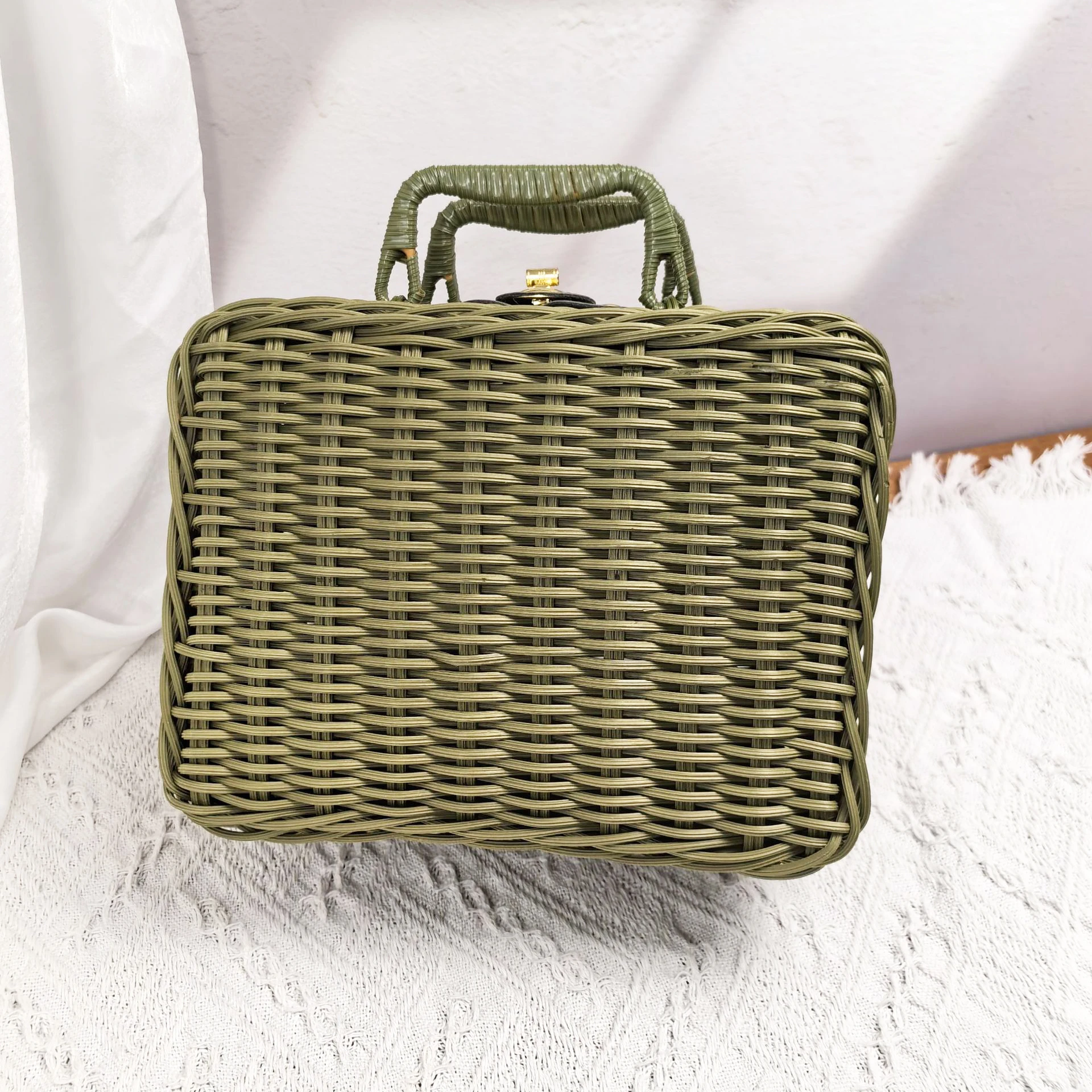 Wholesale Factory Direct Sale Handwoven White Picnic Storage Basket With Handle