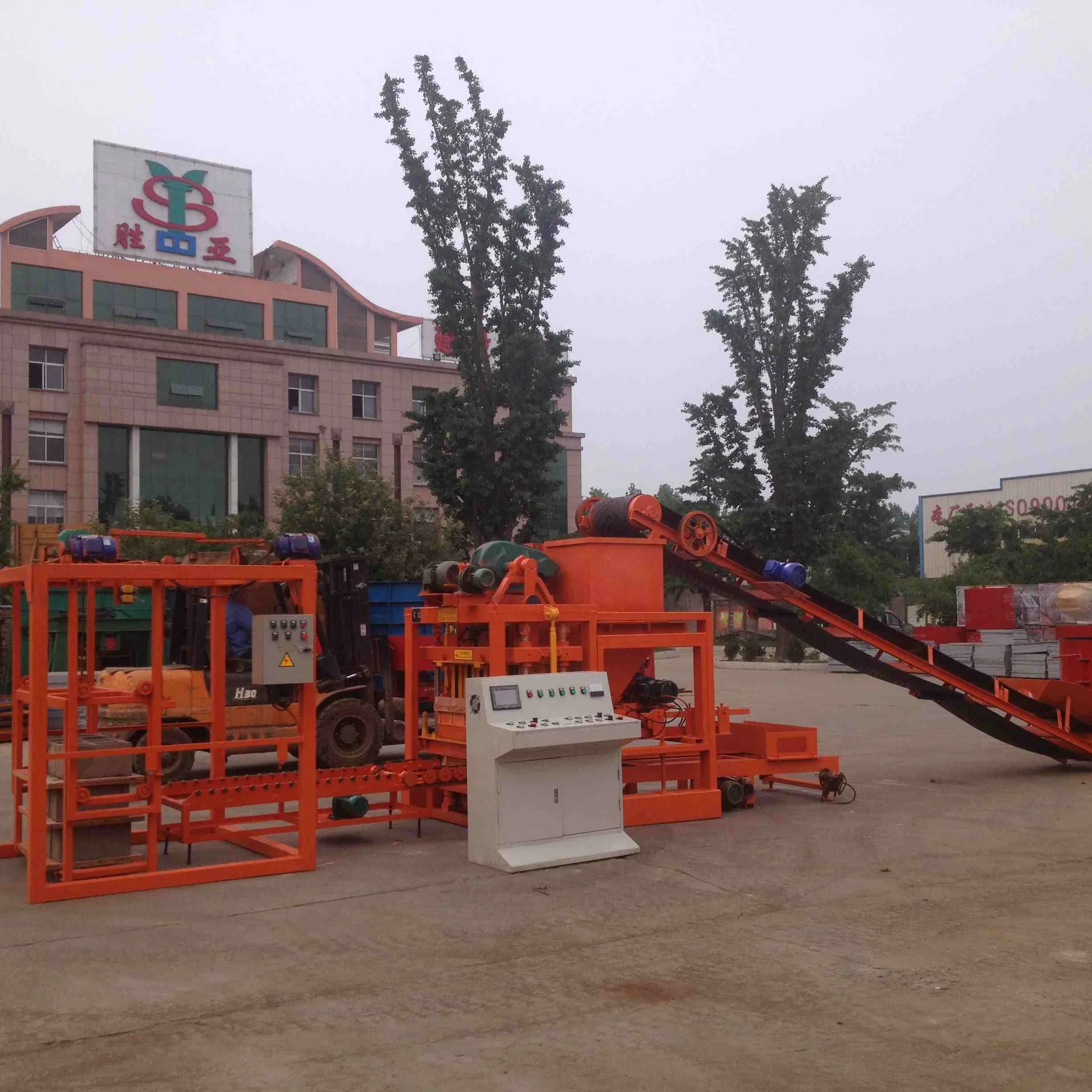 QTJ4-25 automatic Hollow Concrete Brick Making Machine Small Invest