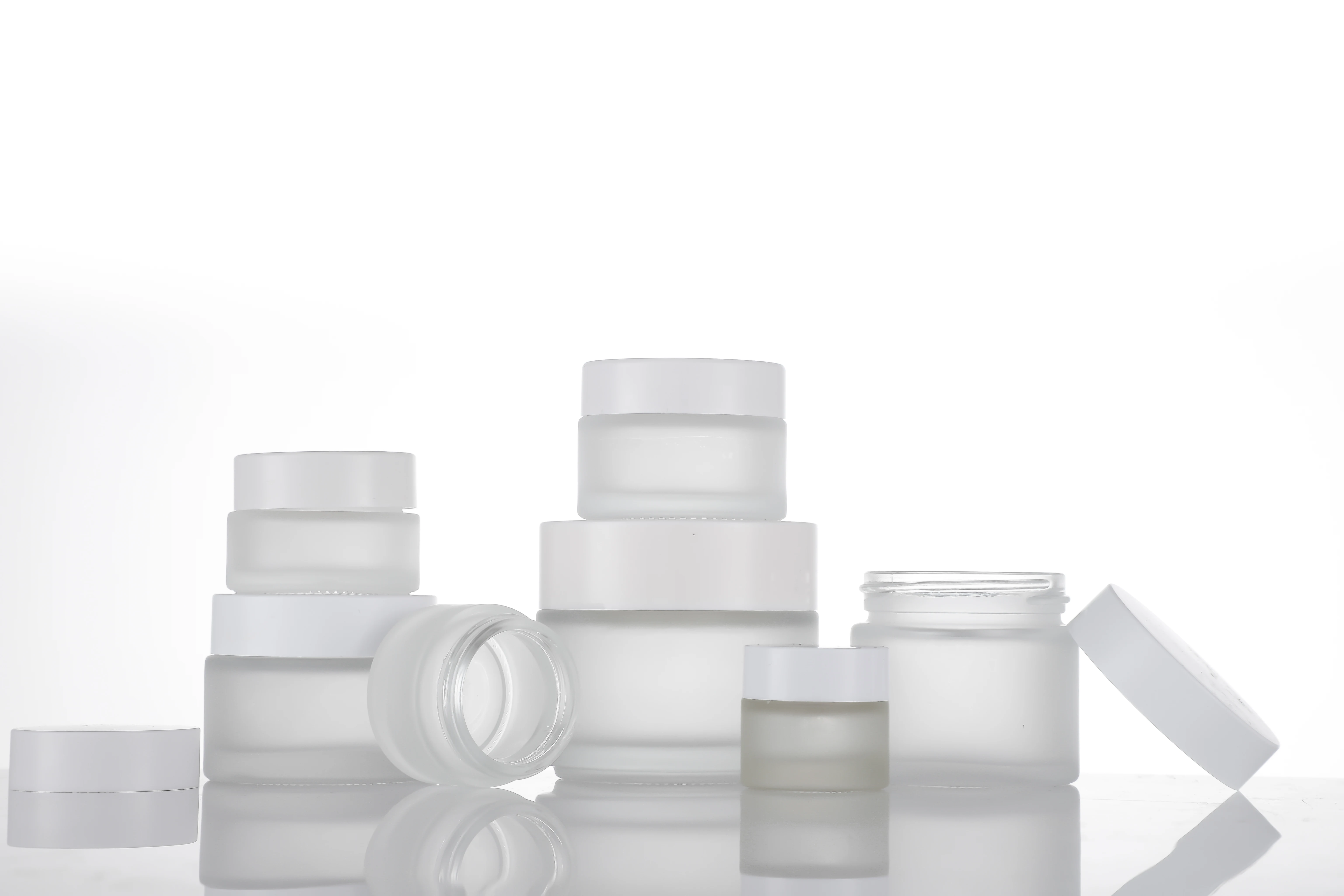 Wholesale empty frosted food grade 5g 10g 15g 20g 30g 50g 10g 4oz cosmetic glass jar amber glass jar aluminum cap