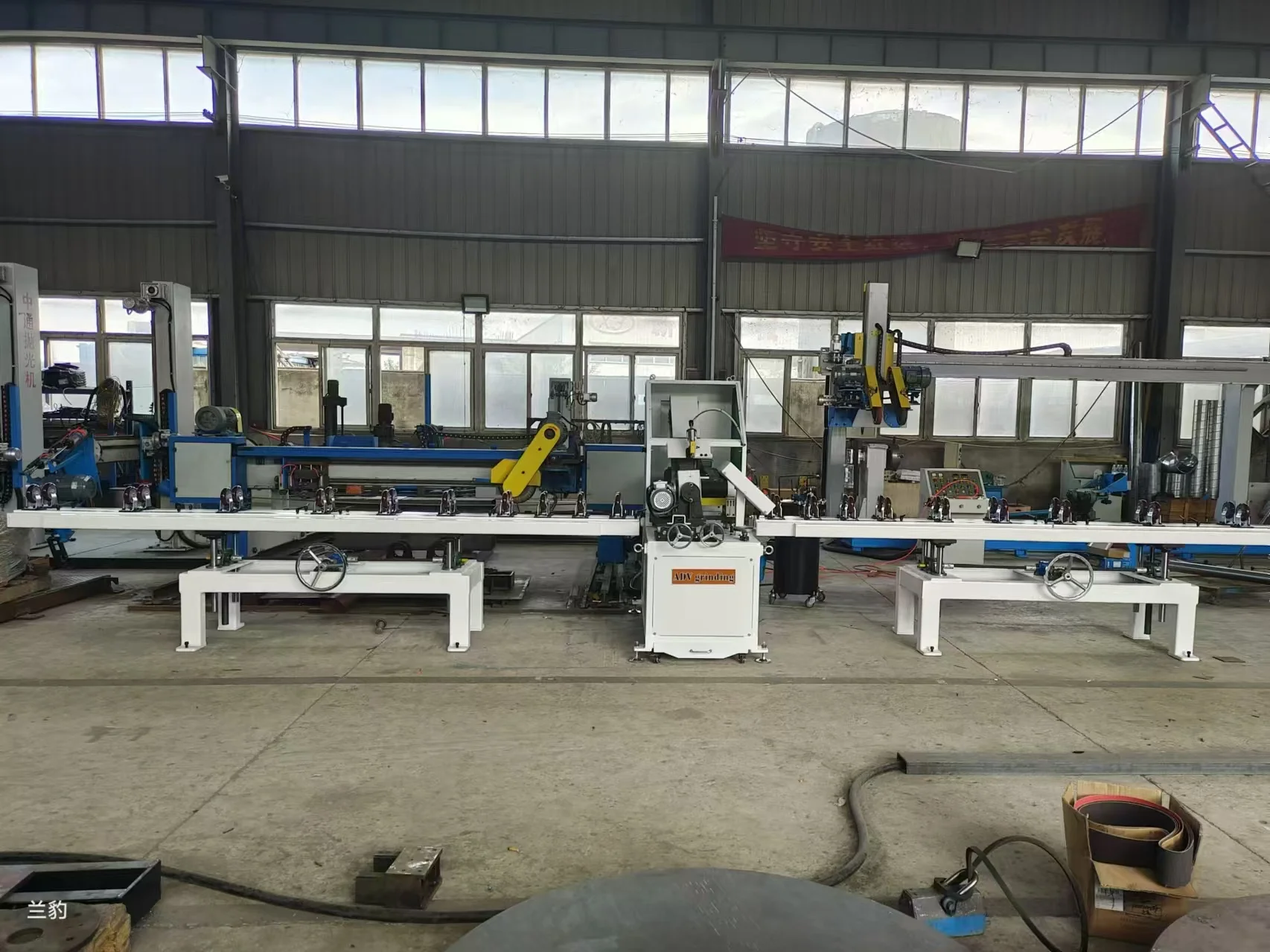 High Quality Good Price automatic stainless steel Round Pipe grinding Polishing Machine with feeding system