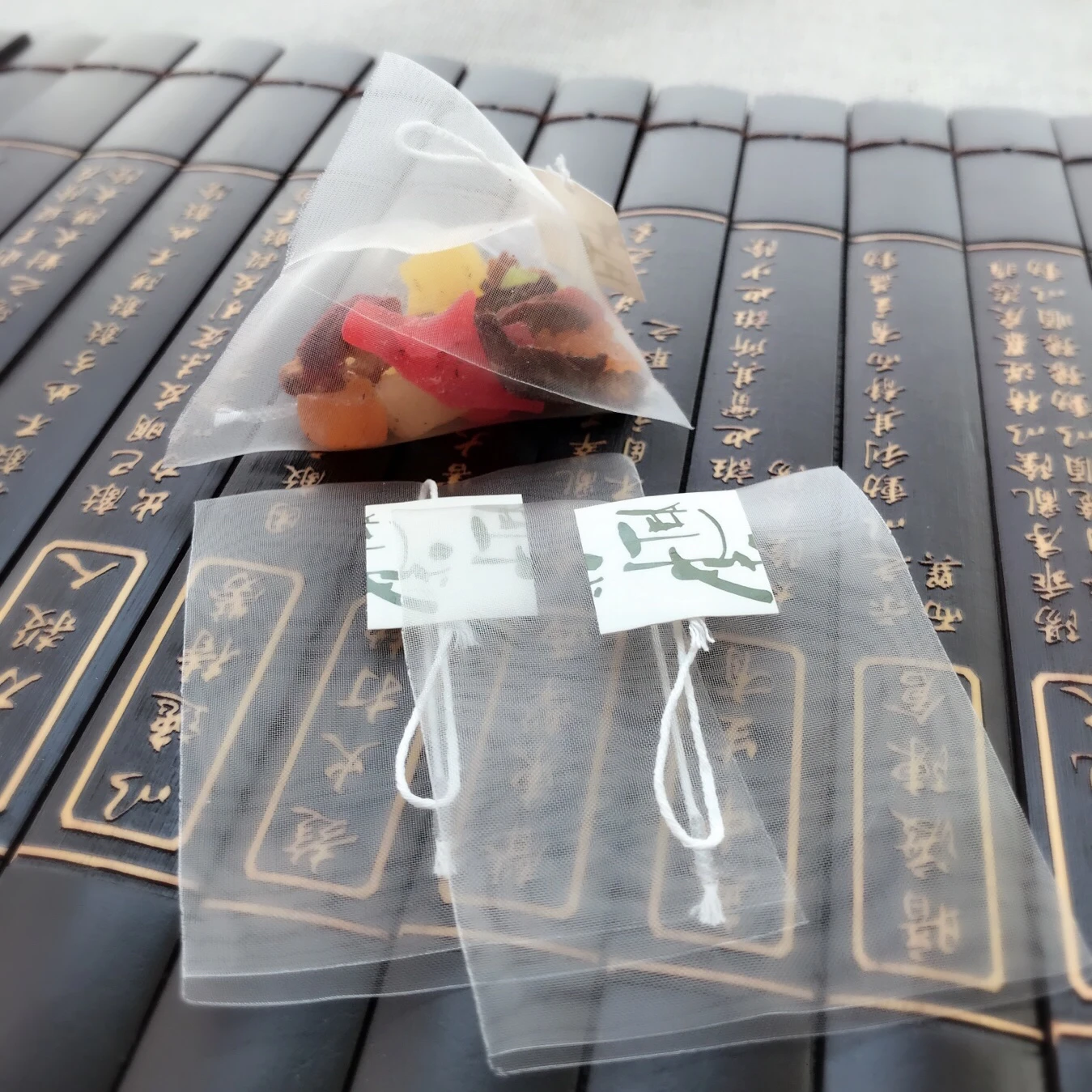 Wholesale Tea Supplier Custom Biodegradable Corn Fiber PLA Material Filter Empty Pyramid Herbal Tea Bags Packaging