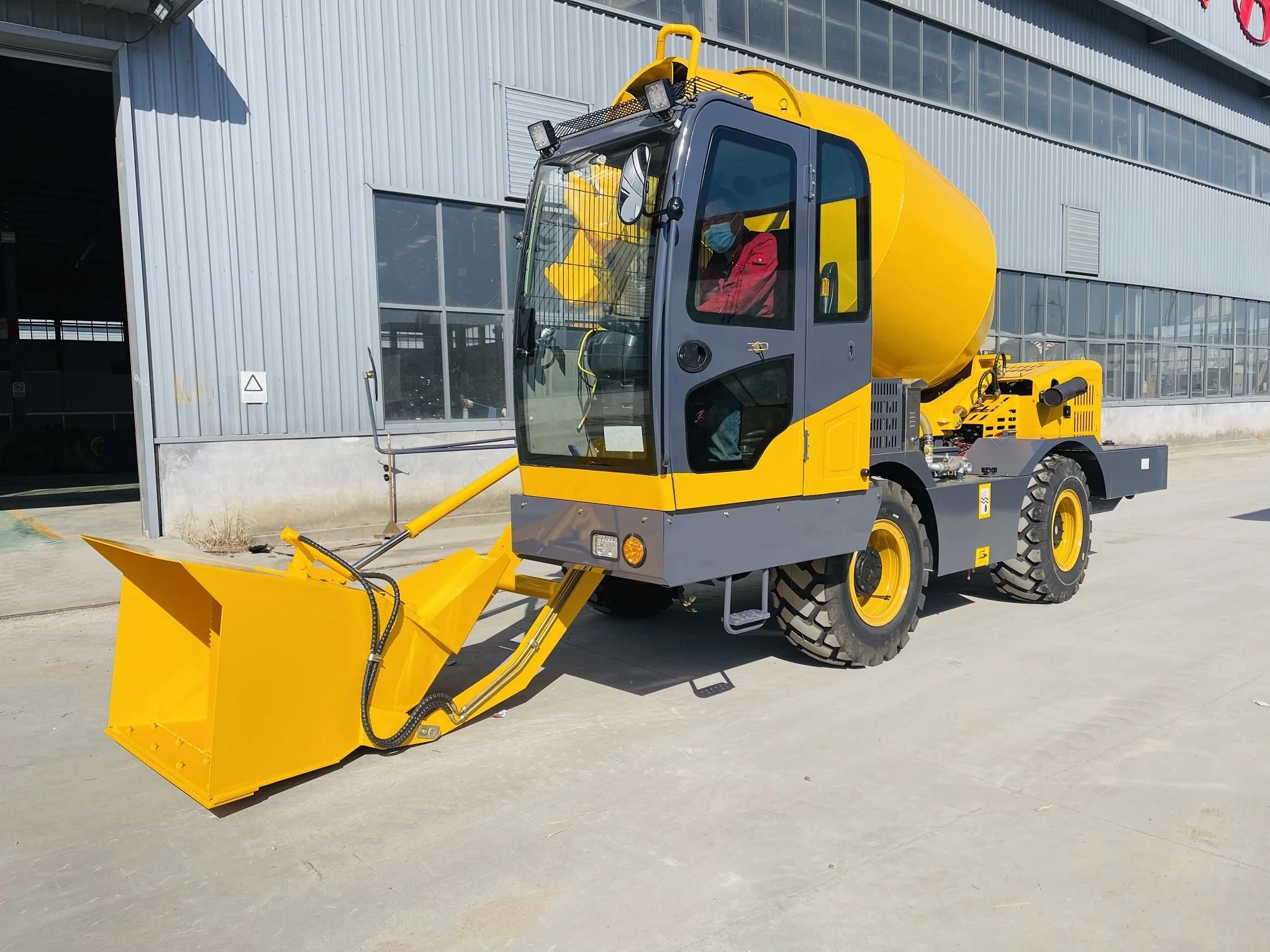 4m3 self loading concrete mixer truck for sale HY400