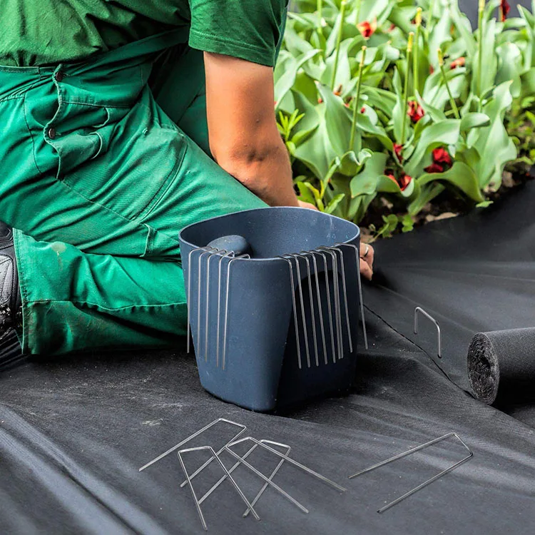 200 Pack 6 Inch Garden Landscape Staples Galvanized Stakes 11 Gauge Sod and Fence Stakes Gardening Supplies for Ground Cover