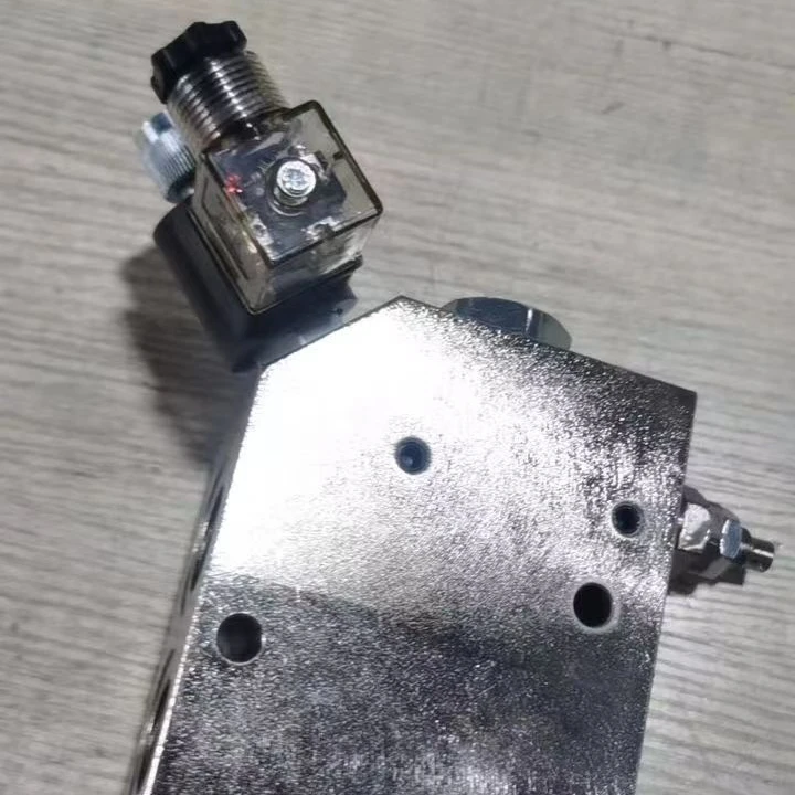 JCB 3DX three way control valve flow divider valve split-flow valve for hydraulic breaker