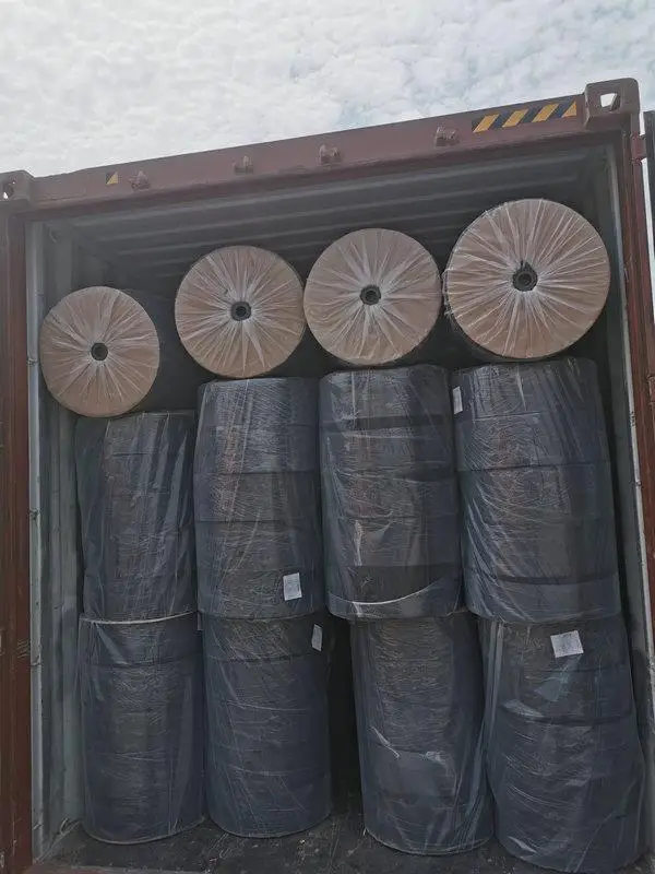 Color PP Nonwoven fabric Raw Material Spunbond Nonwoven Fabric In Roll For FFP2 FFP3 Face Mask