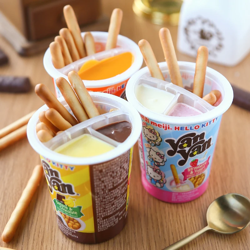 Meijis 25g biscuit sticks biscuit sticks dipped in chocolate sauce strawberry yogurt flavor biscuits