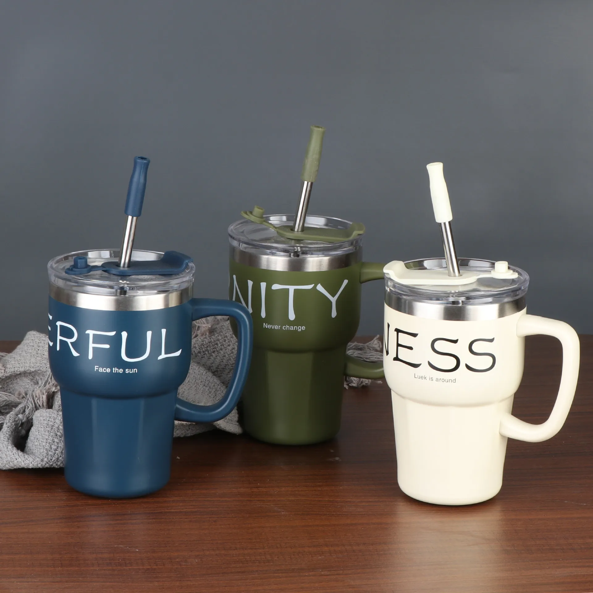 600ml Travel Grip 304 stainless steel  Insulated Cups Portable Custom Coffee Mugs with Logo Vacuum Double Wall with handle lid