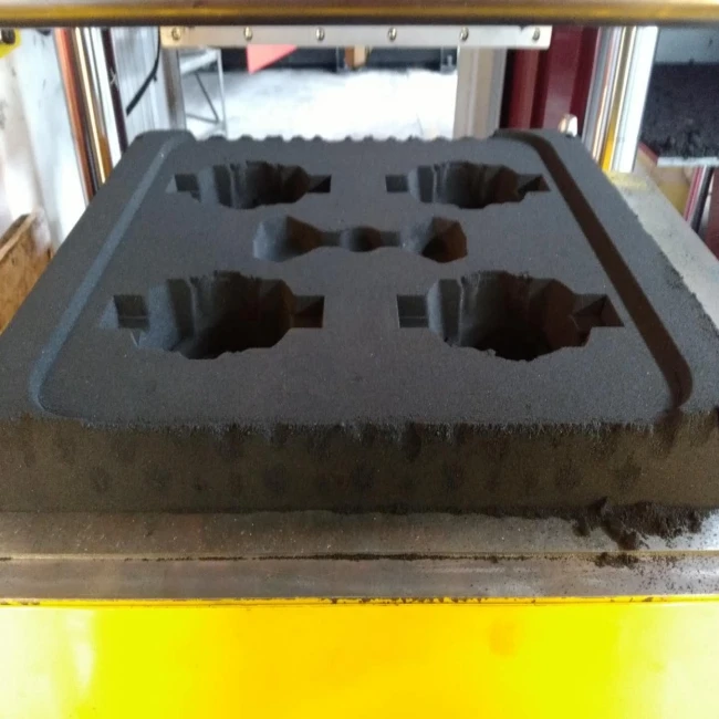 Green sand High Pressure Horizontal parting Flask less Molding and casting machine for