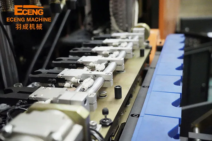 Fully Automatic linear PET stretch blow moulding machine for making Juice drink