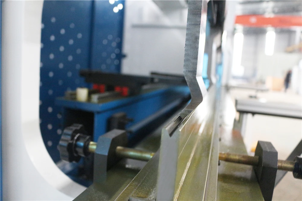 DELEM CONTROLLER CNC PRESS BRAKE MACHINE FOR BOX BENDING