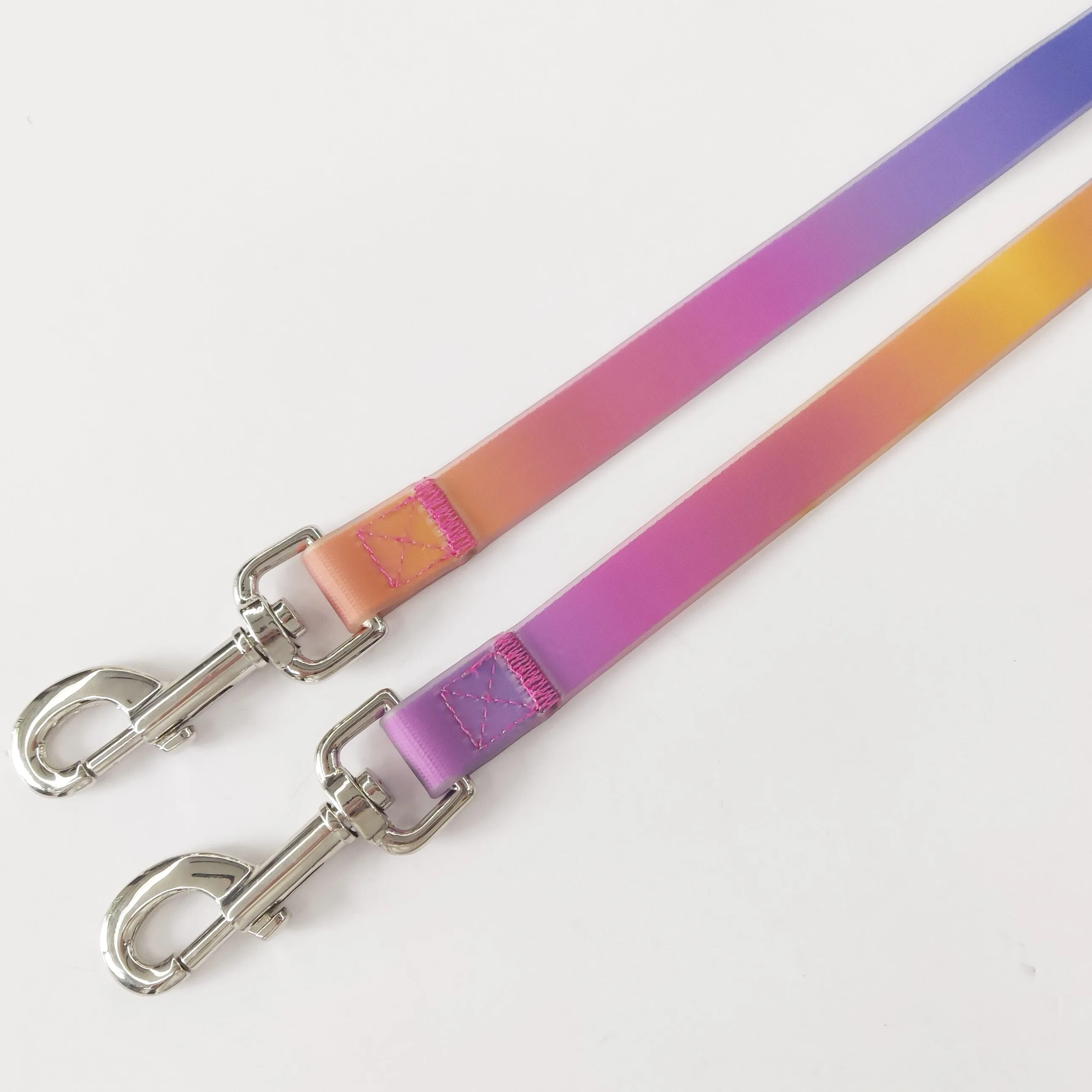 Wholesale Colorful Reflect Silicone PVC TPU Waterproof Dog Leashes With Heavy Duty Training Luxury Metal Hook