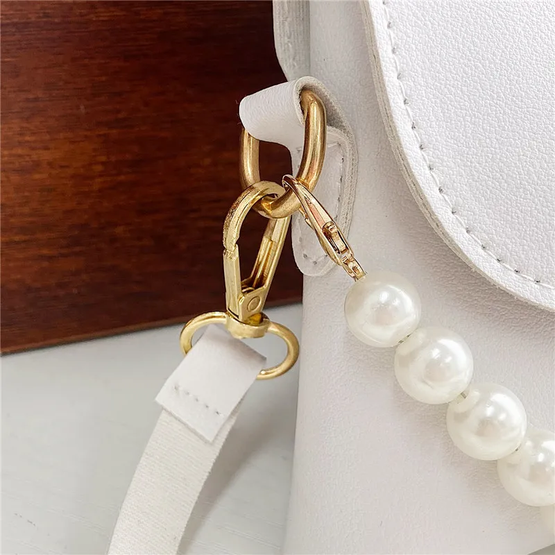 Wholesale small popular  white pearl  chain handbag strap ladies pu leather girl women handbag