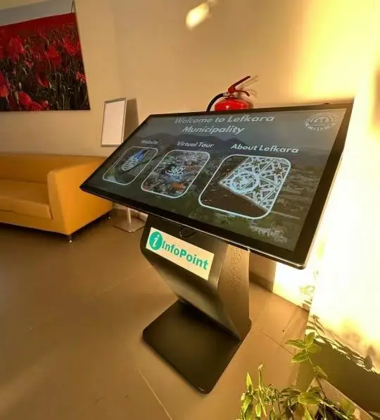 Высокое разрешение сенсорный ЖК-экран тотемный дисплей digital signage player с поддержкой K-типа