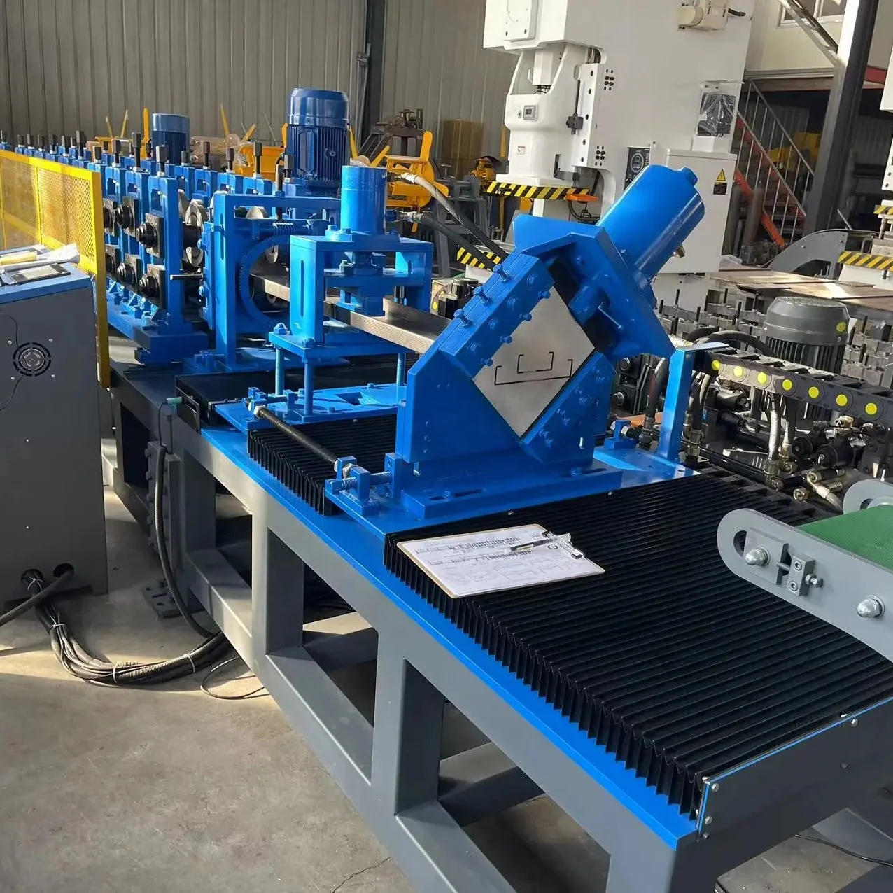 Factory Custom Light Steel Keel Roll Forming Machine with C Z Omega Profile