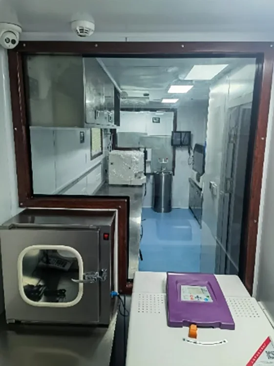Health  Mobile laboratory car for VolvoFirst Aid Vehicle ambulance mobile medical cart mobile hospital truck for Sale