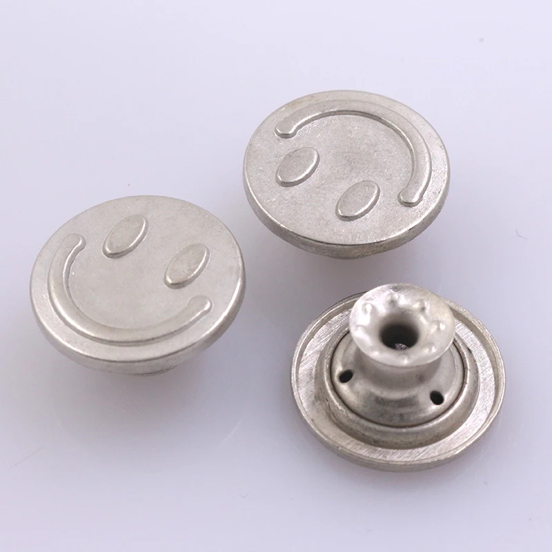 Заводская оптовая продажа, металлические пуговицы для джинсов 17 мм с рисунком счастливого лица на заказ