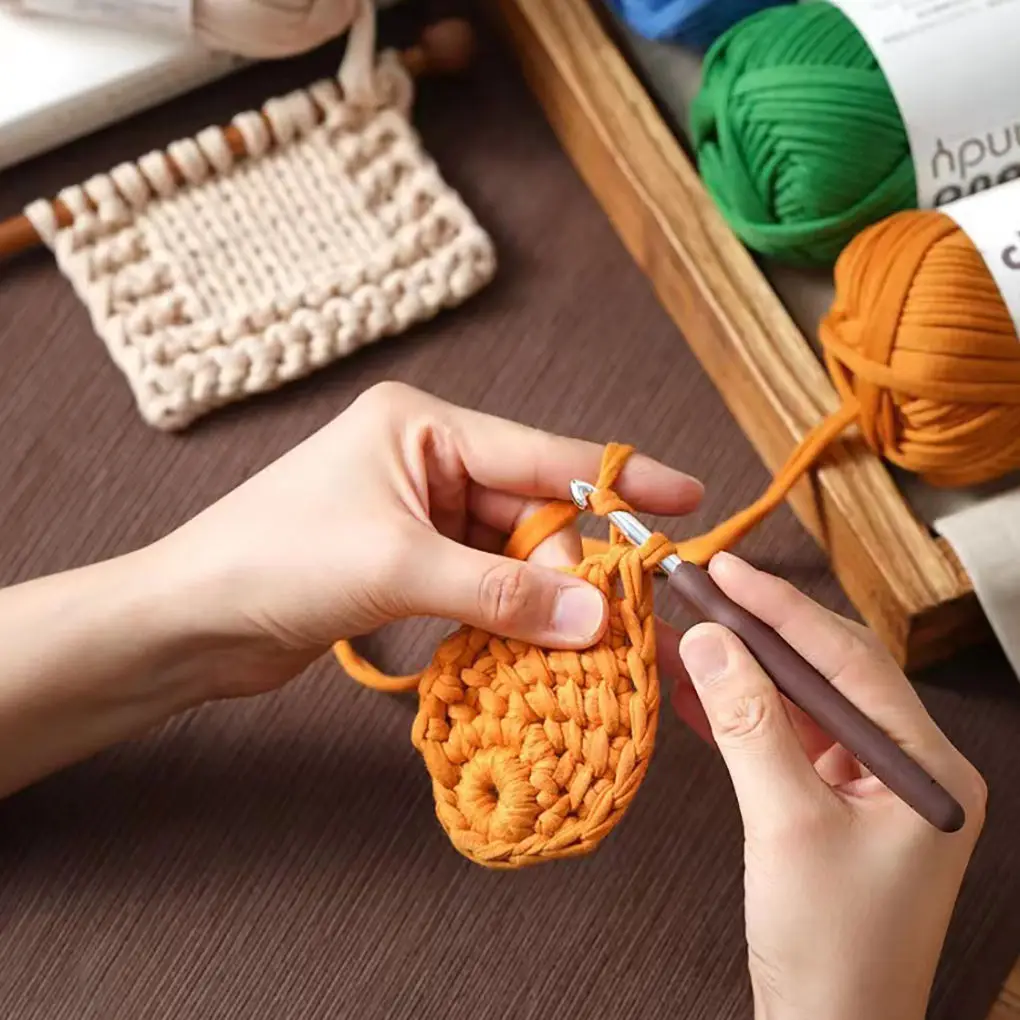 Spot Wholesale 100% Polyester Macrame Cord Tshirt Yarn With Crochet Hook