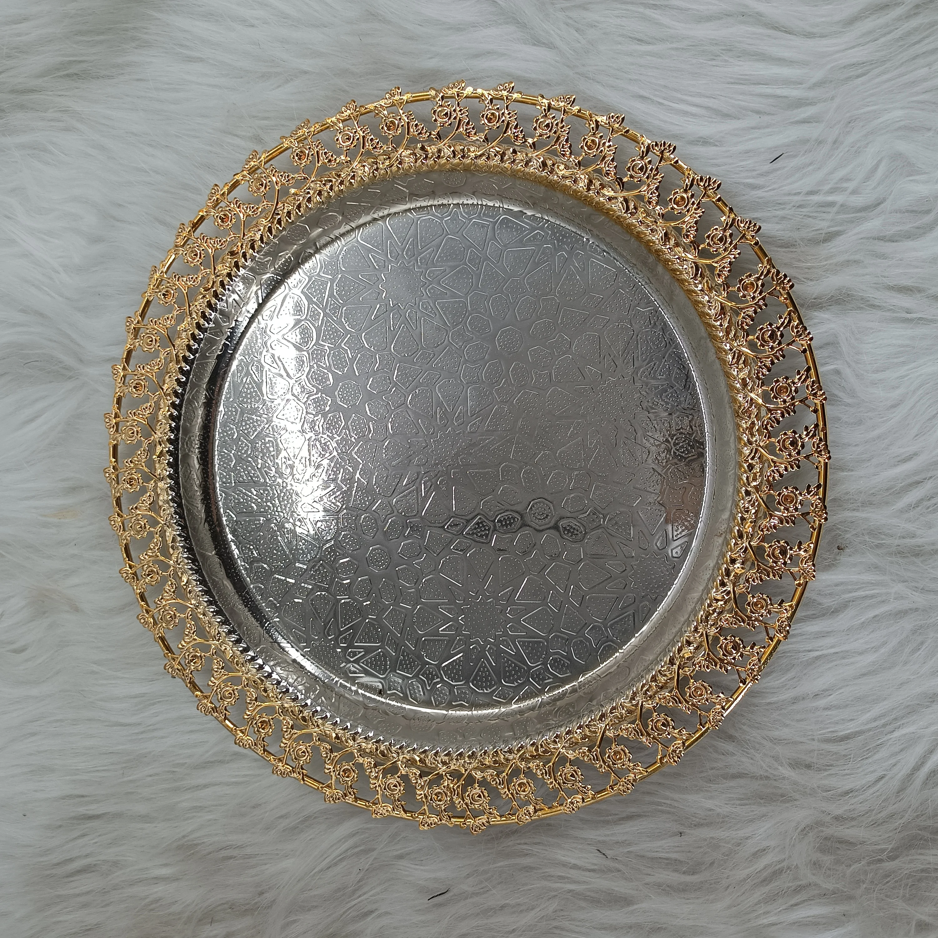 Antique Gold High Quality Decorating Metal Plate Rounded Handmade Finishing Moroccan Food Serving Tray