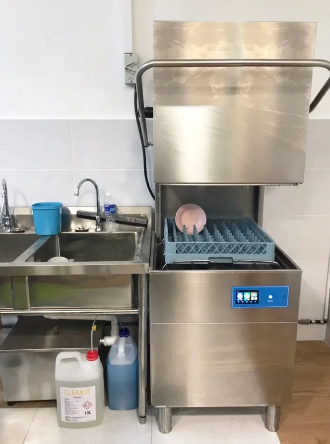 Fully Automatic Hood Type Dishwasher Electric Power Source Stainless Steel Housing Freestanding for Hotels