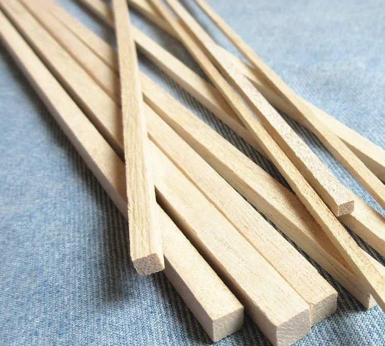 The manufacturer customizes the length and thickness of Paulownia sticks in different sizes Paulownia wood board