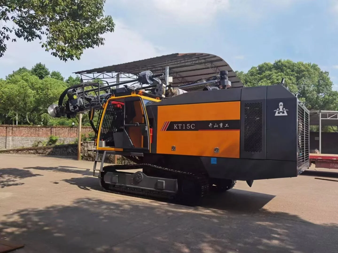 Kaishan KT15C 36m deep crawler Integrated DTH drill rig 298kw Diesel borehole rock rotary drill rig machine for open use