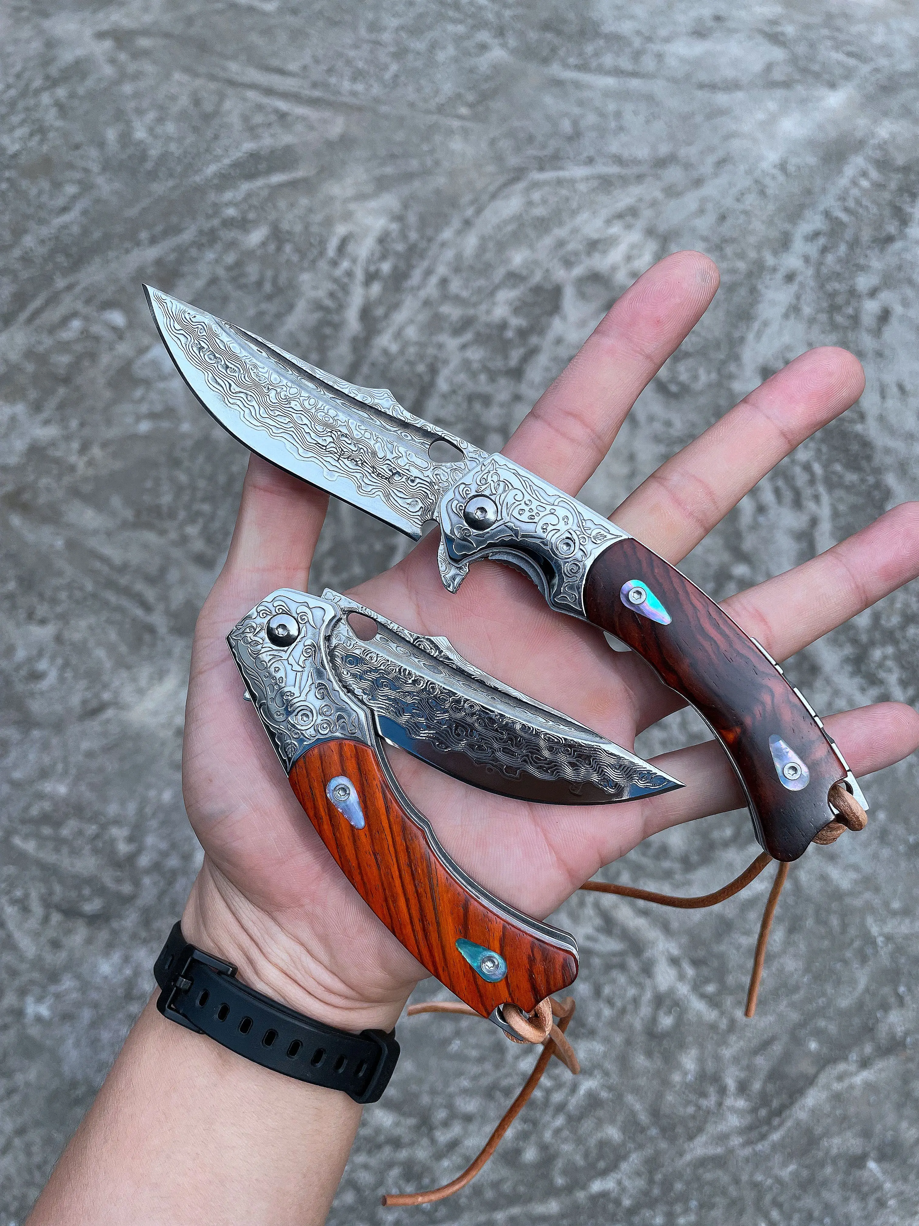 High Quality Damascus Sheathed Shell Handle Portable EDC Knife for Survival Gift Collection