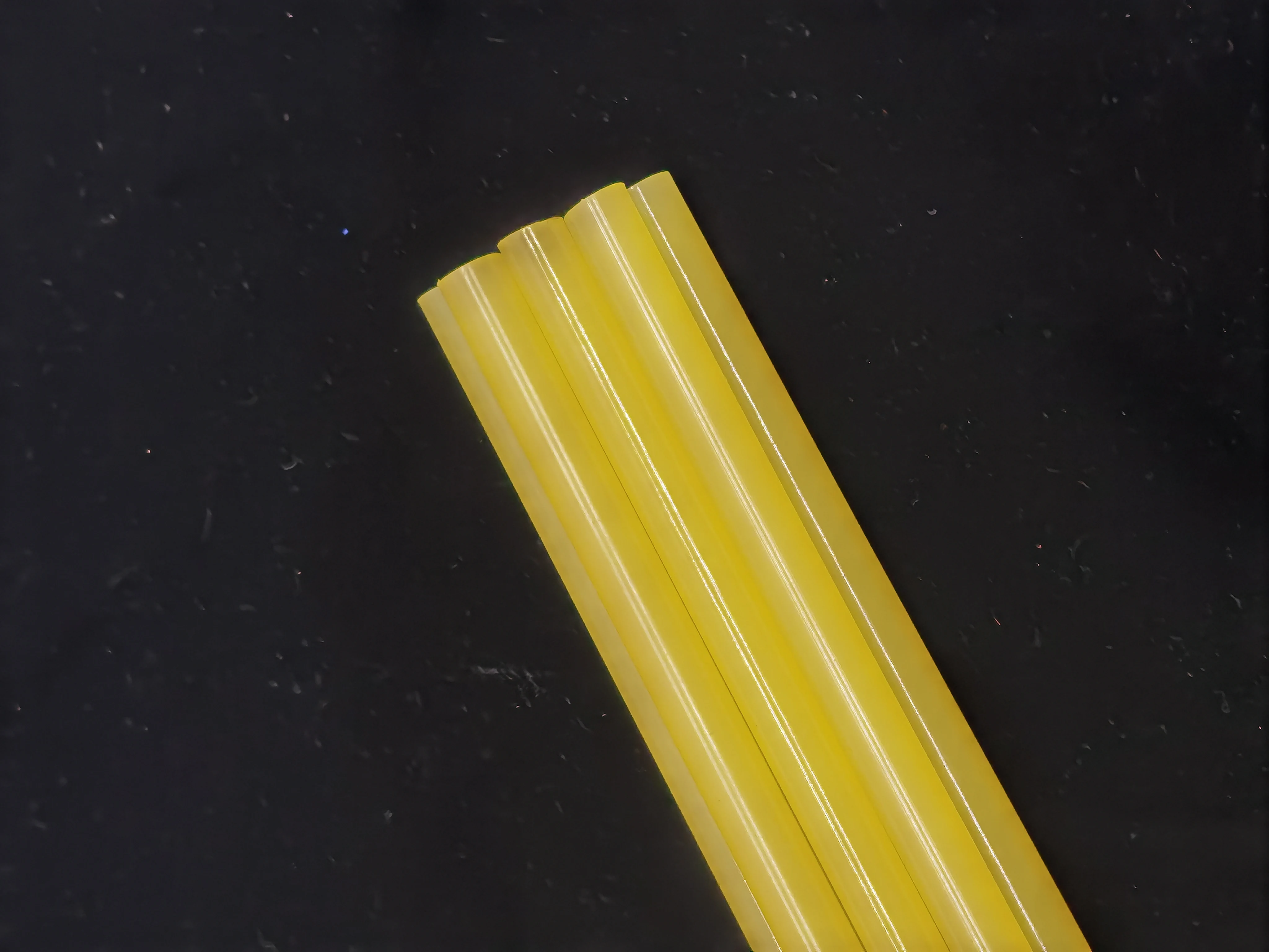 High-Performance Hot Melt Glue Sticks, Exceptionally Sticky for Precise Industrial Applications