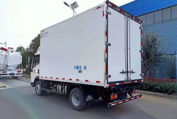 Легкий грузовик Howo рефрижератор 4x2 высокого класса двигатель Cummins