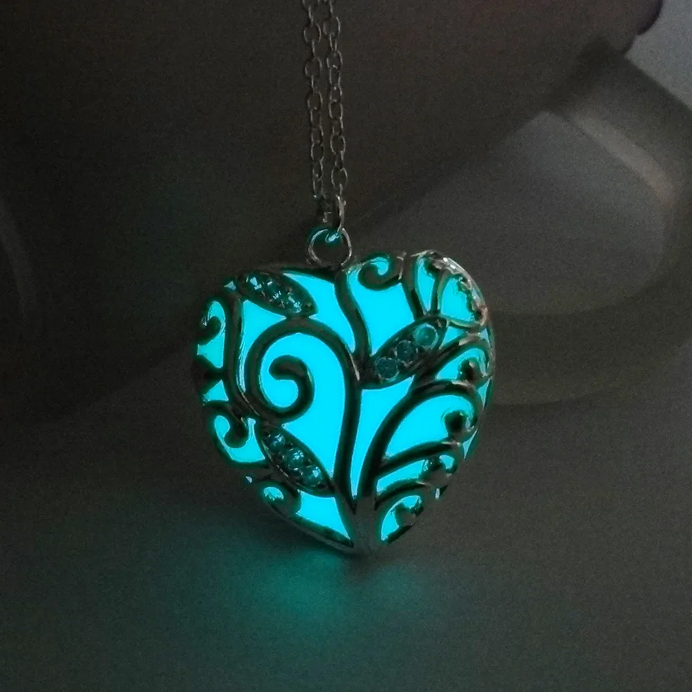 
Glow In Dark 925 Silver Plated The Heart of the Ocean Crystal Pendant Necklace For Women Men 