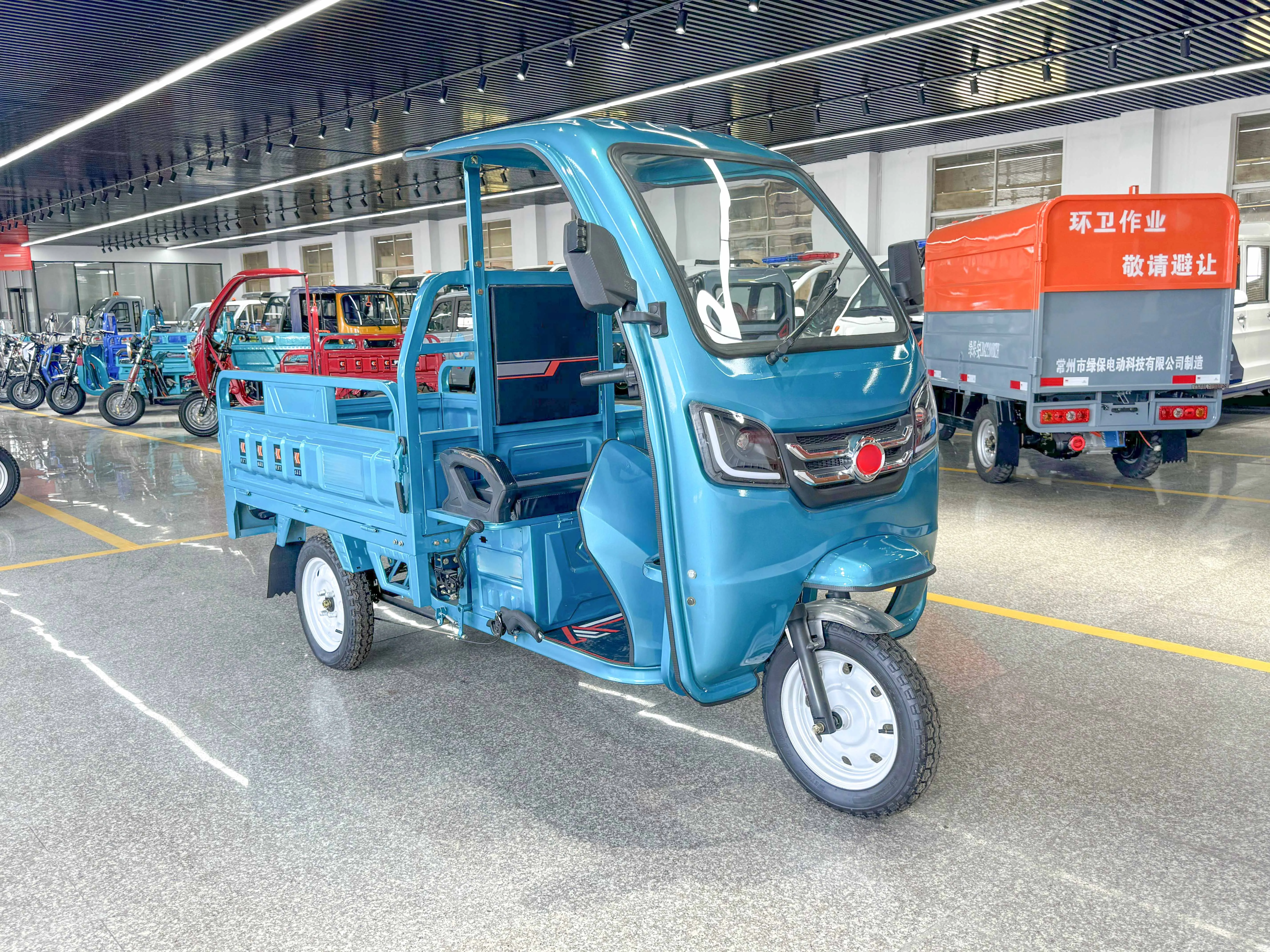 LB-3W17D Big Power Half Closed Cabin Electric Cargo Trike Electric Freight Truck