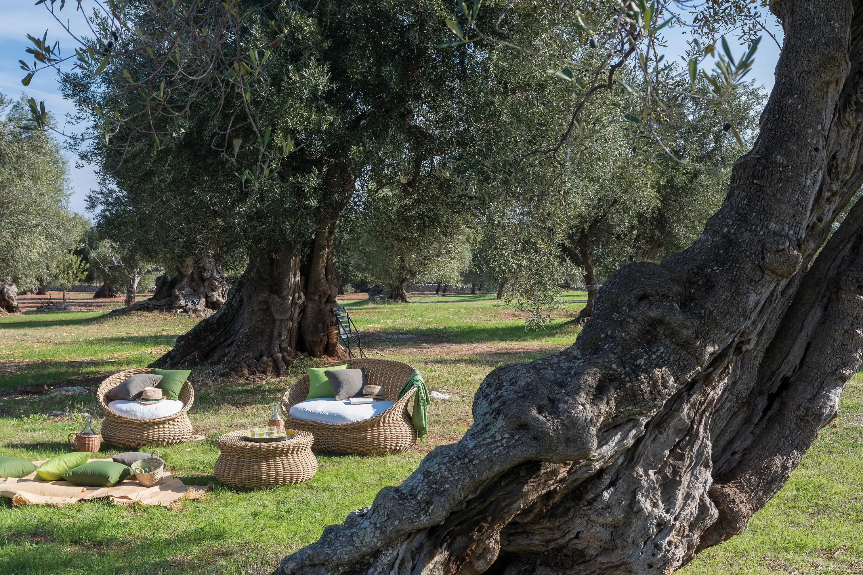 Indoor outdoor used egg shape synthetic rattan lounge chair