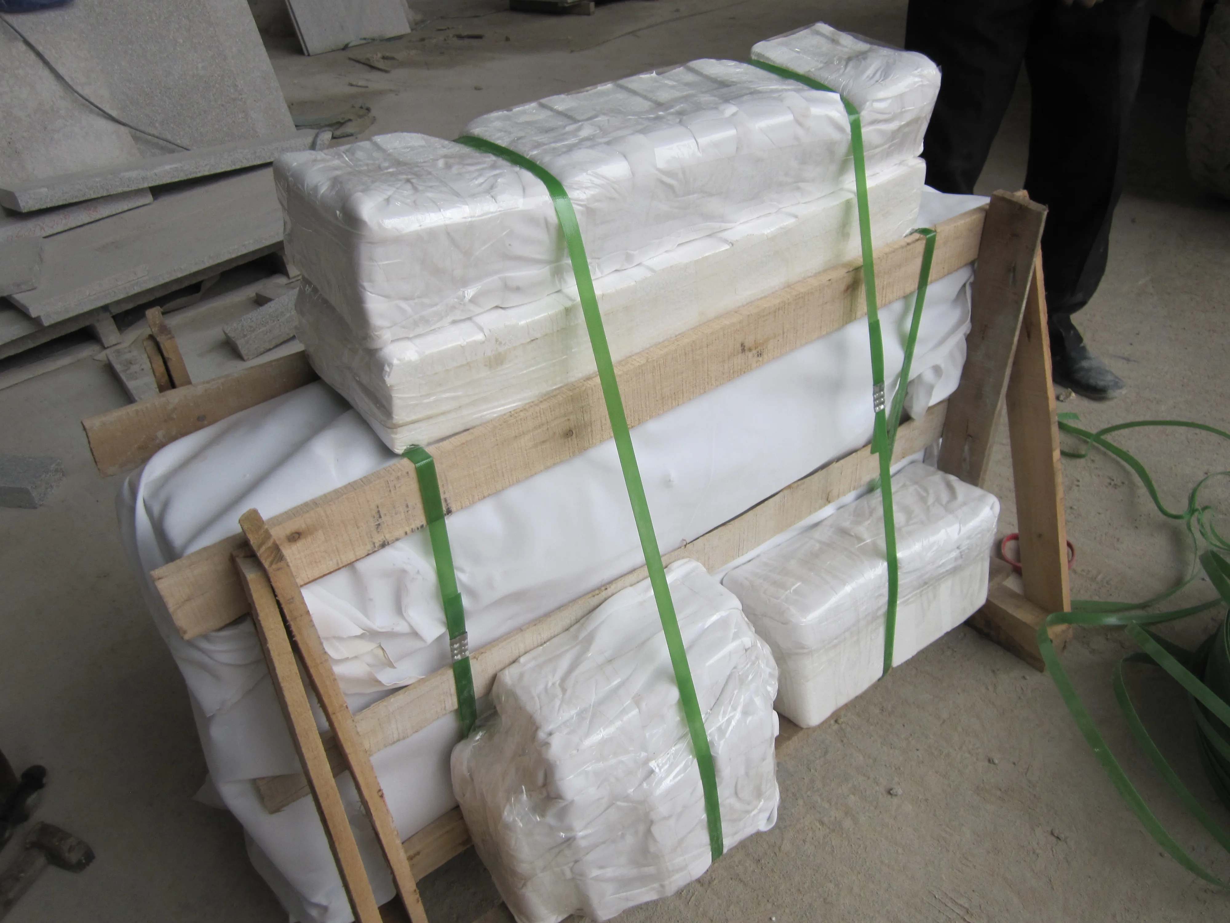 DAYA Stone Customized Wholesale High Quality Natural Flamed Rough Bahama Granite Top Slab Floor Tiles for Outdoor Use G603 Stone