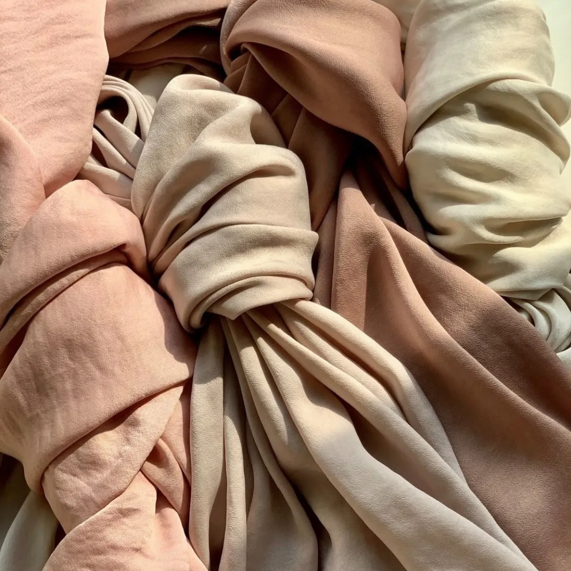 Amazon Hot Selling Premium Velvet Shawl Head Scarf Muslim Plain Satin Velvet Silk Hijab Scarves for Women