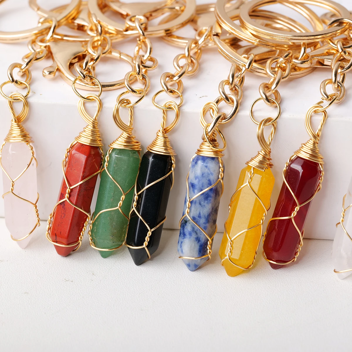 Wholesale natural crystal raw stone crafts Crystal point keychain Souvenir gift