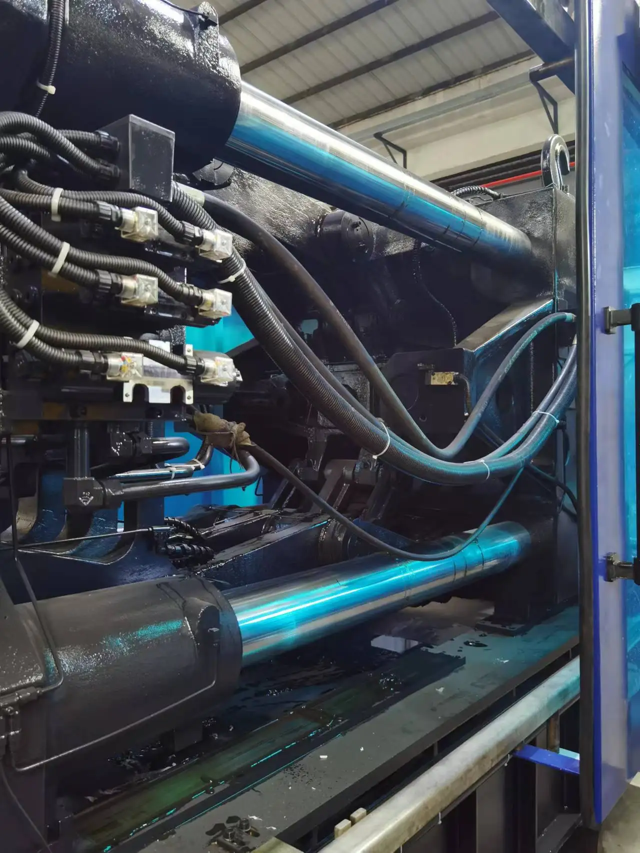 Maquinas de injection de plastico 1000 тонн Подержанный литьевая машина HAITIAN MA10000II Серводвигатель 90% новая распродажа