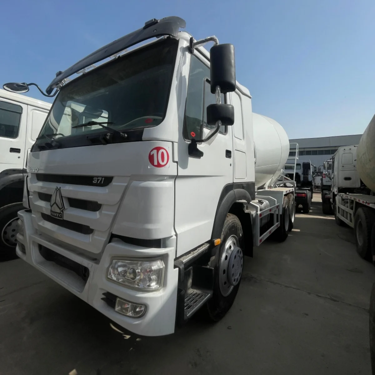 Sinotruck Howo 6x4 10 wheel Concrete Mixer Truck A7 371 420hp 12cbm howo Cement Mixer Truck