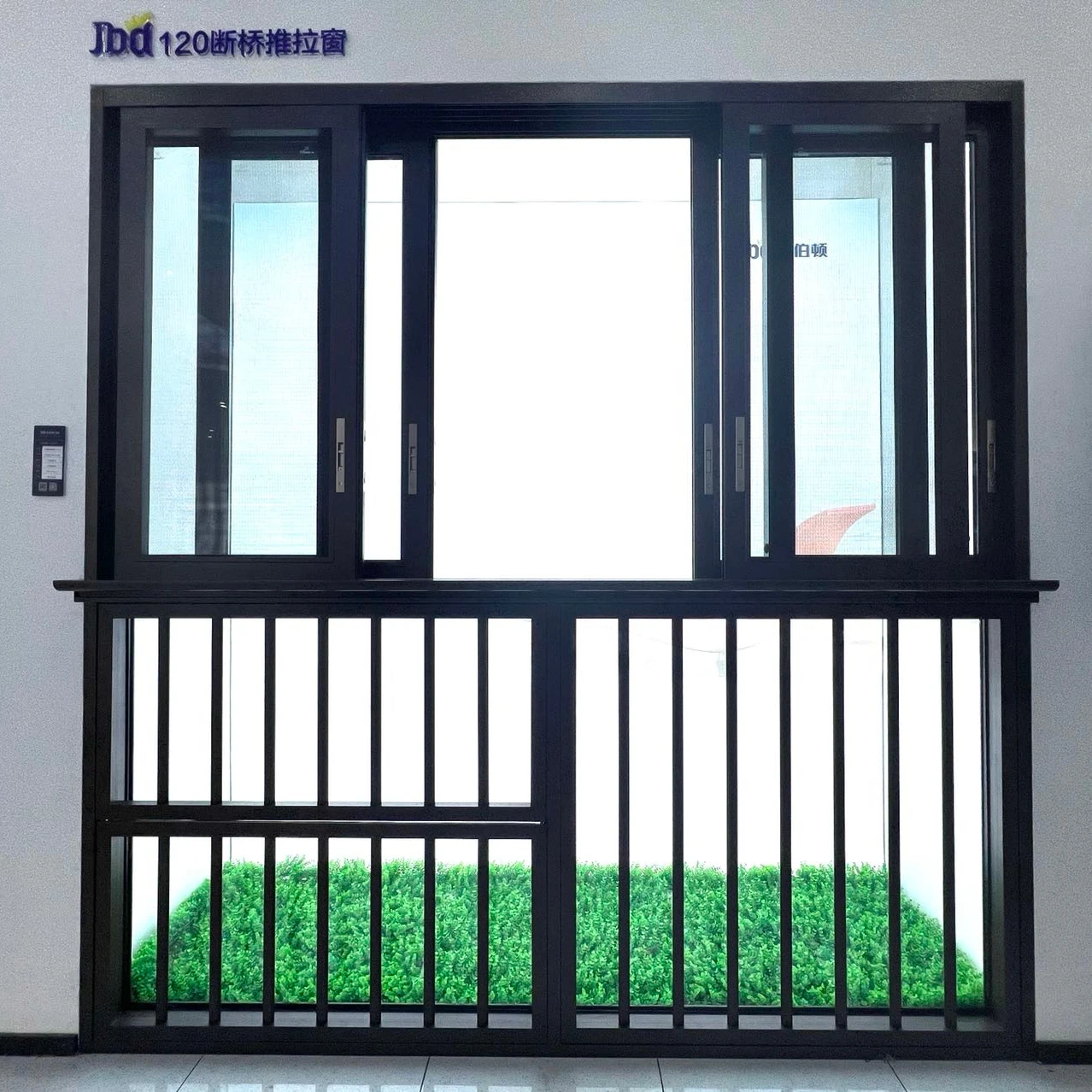 Современное звуконепроницаемые алюминиевые раздвижные окна для виллы с жалюзи