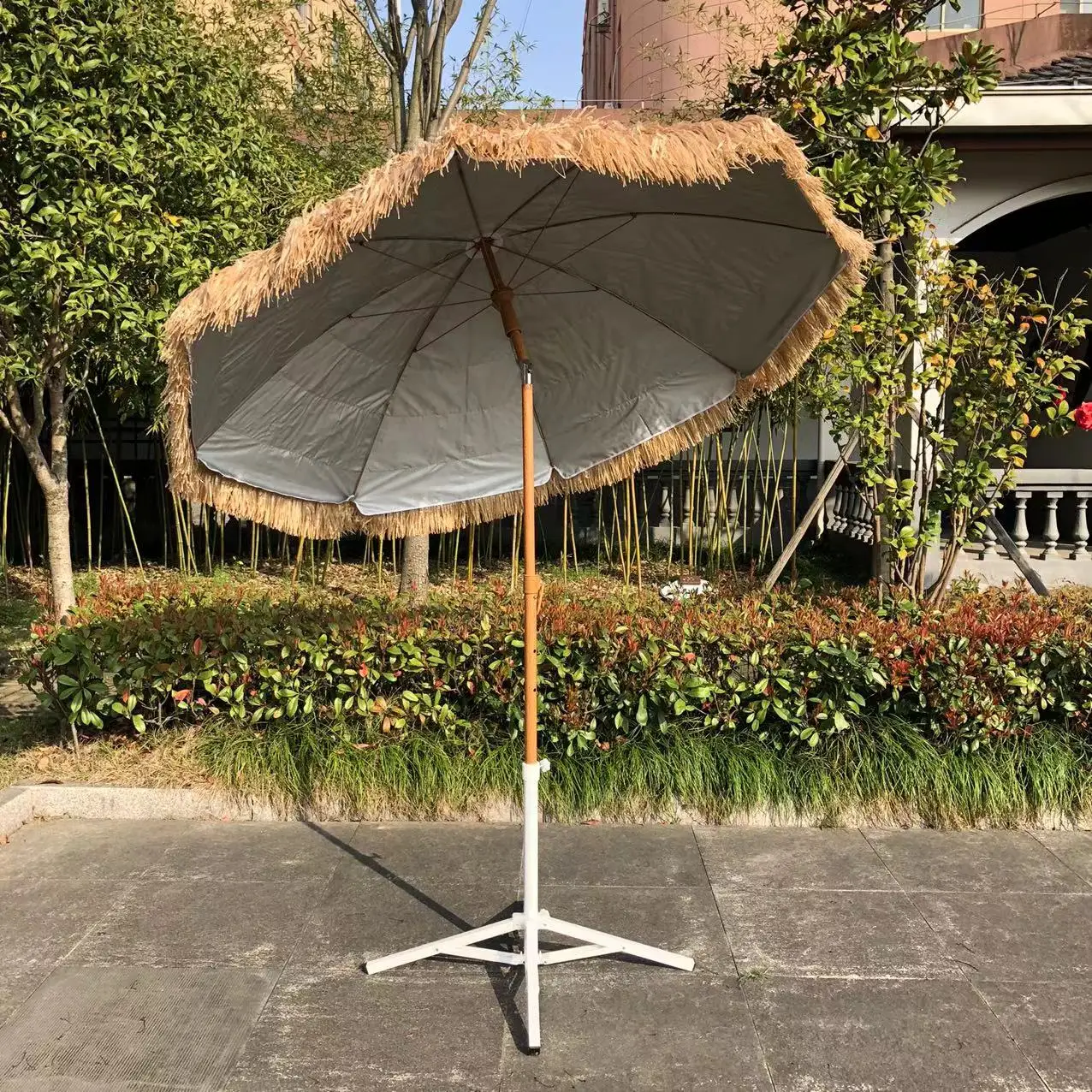 Hot  Sale Outdoor Parasol Raffia Beach Umbrella Thatch Roof waterproof Straw Umbrella With Tilt