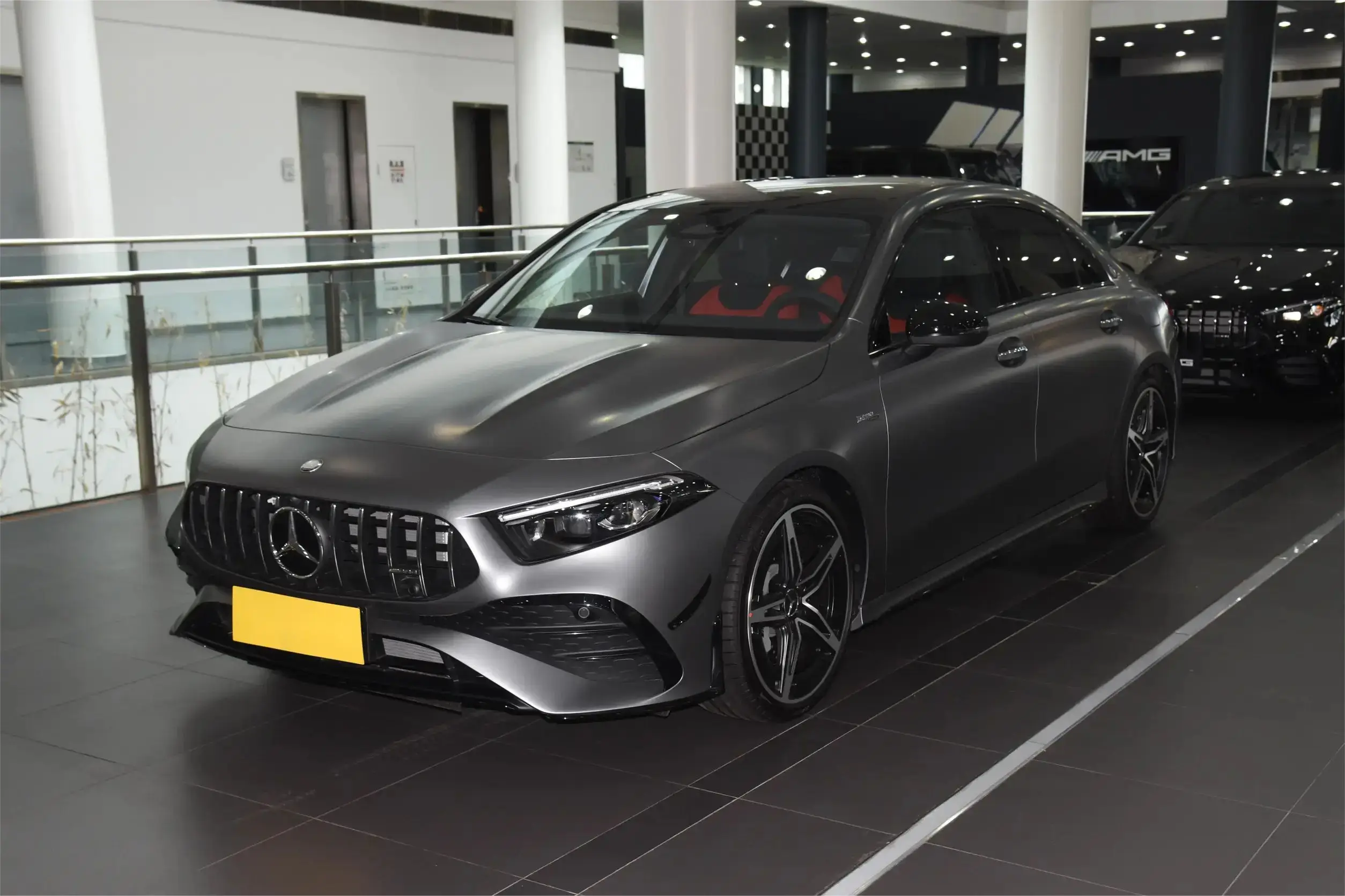Новый Mercedes-Ben-z A-Class AMG MHEV седан 35 L 4MATIC 48V 306hp L4 высокоскоростной 4-дверный 5-местный мягкий гибридный автомобиль 250 км/ч