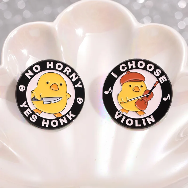 Stock Round Little Yellow Duck Cute violin Badge Cartoon letter Soft Enamel lapel Pin