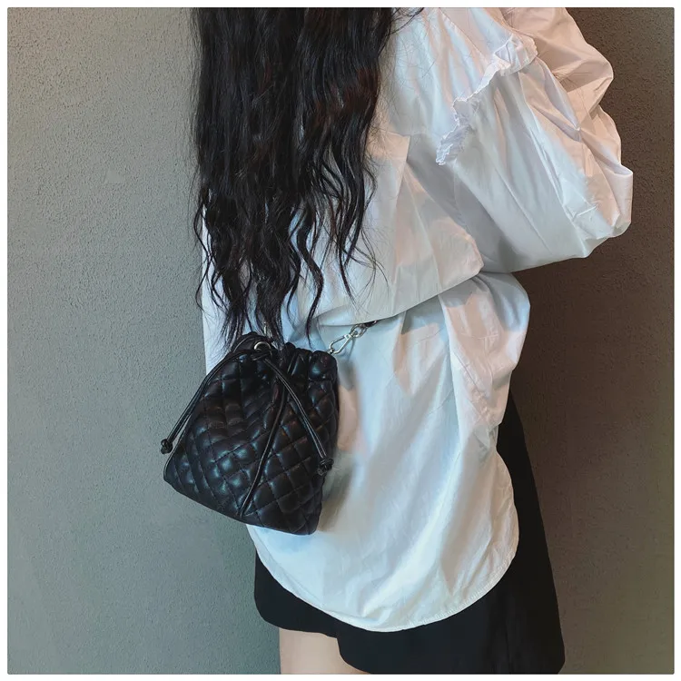 Лидер продаж, Высококачественная женская маленькая сумка-мешок, черный стеганый кошелек с цепочками Хобо