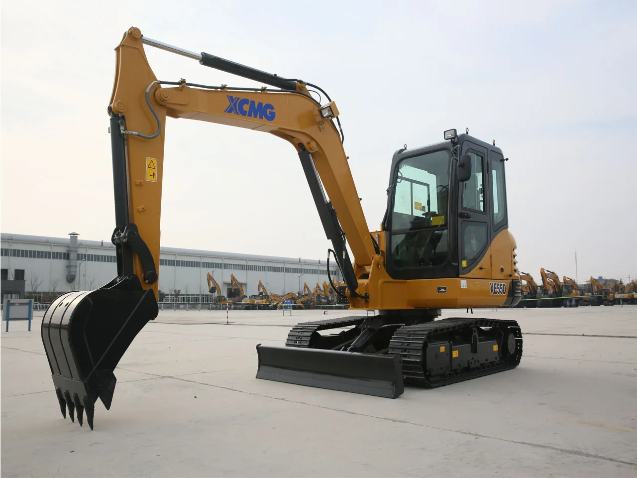 Best-selling XCM G 5 tons XE55DA mini Crawler Excavator home use with great condition in stock for sale