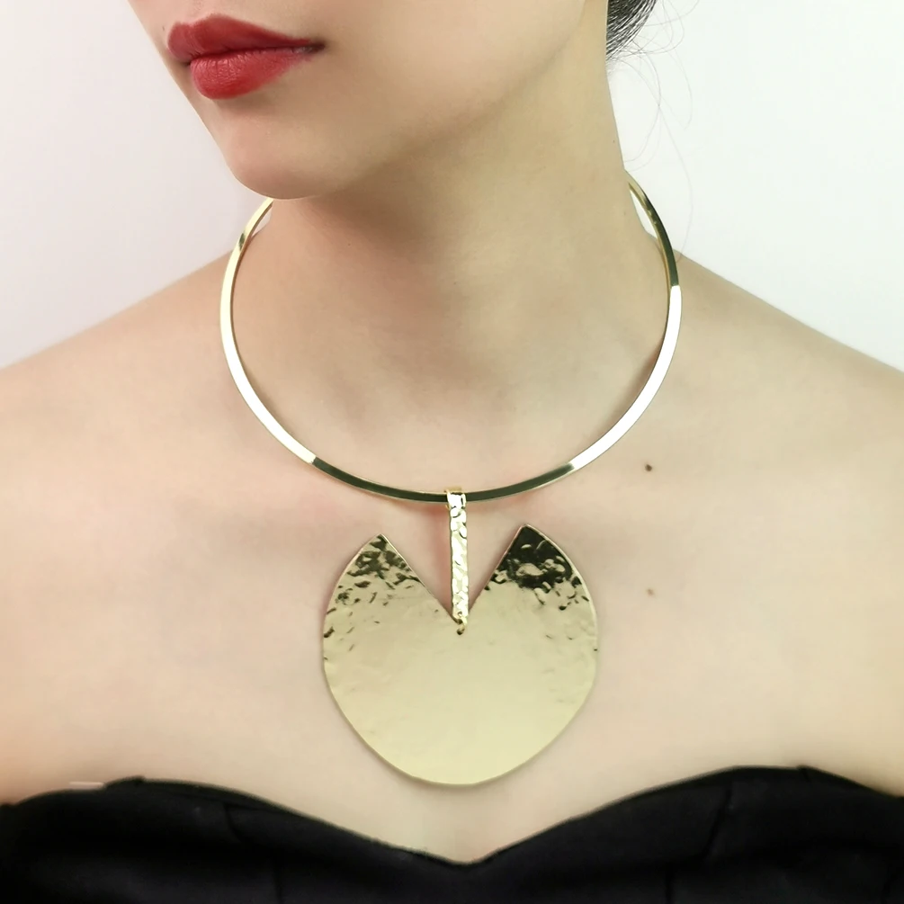 Unique Design Fashion Greedy Bean Shaped Pendant Necklace Statement Alloy Torques Choker Necklaces For Women Collars Accessories