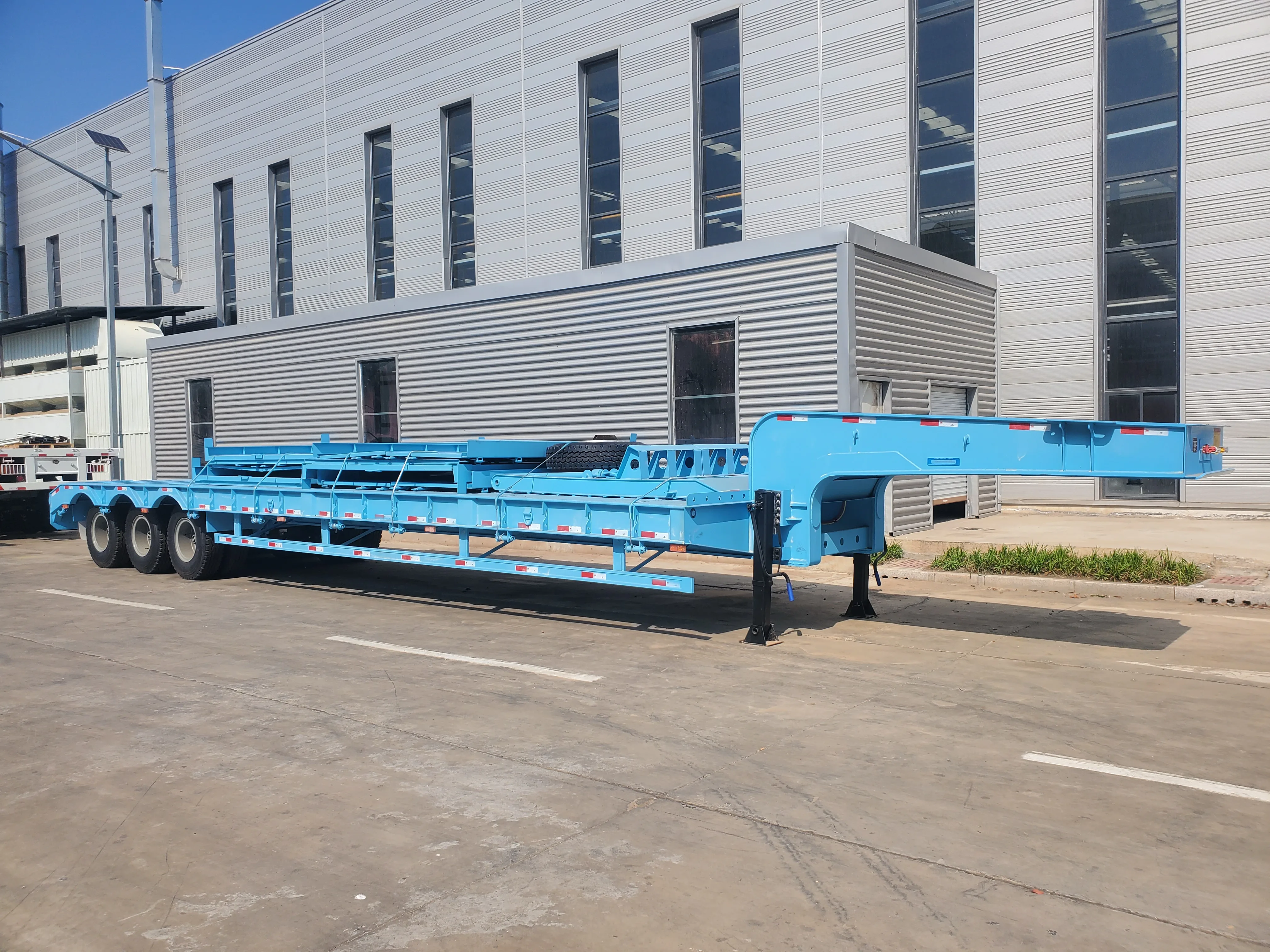 Excavator heavy type  Flat Low Bed Loader Platform Lowbed Semi Trailer lowboy truck for sale