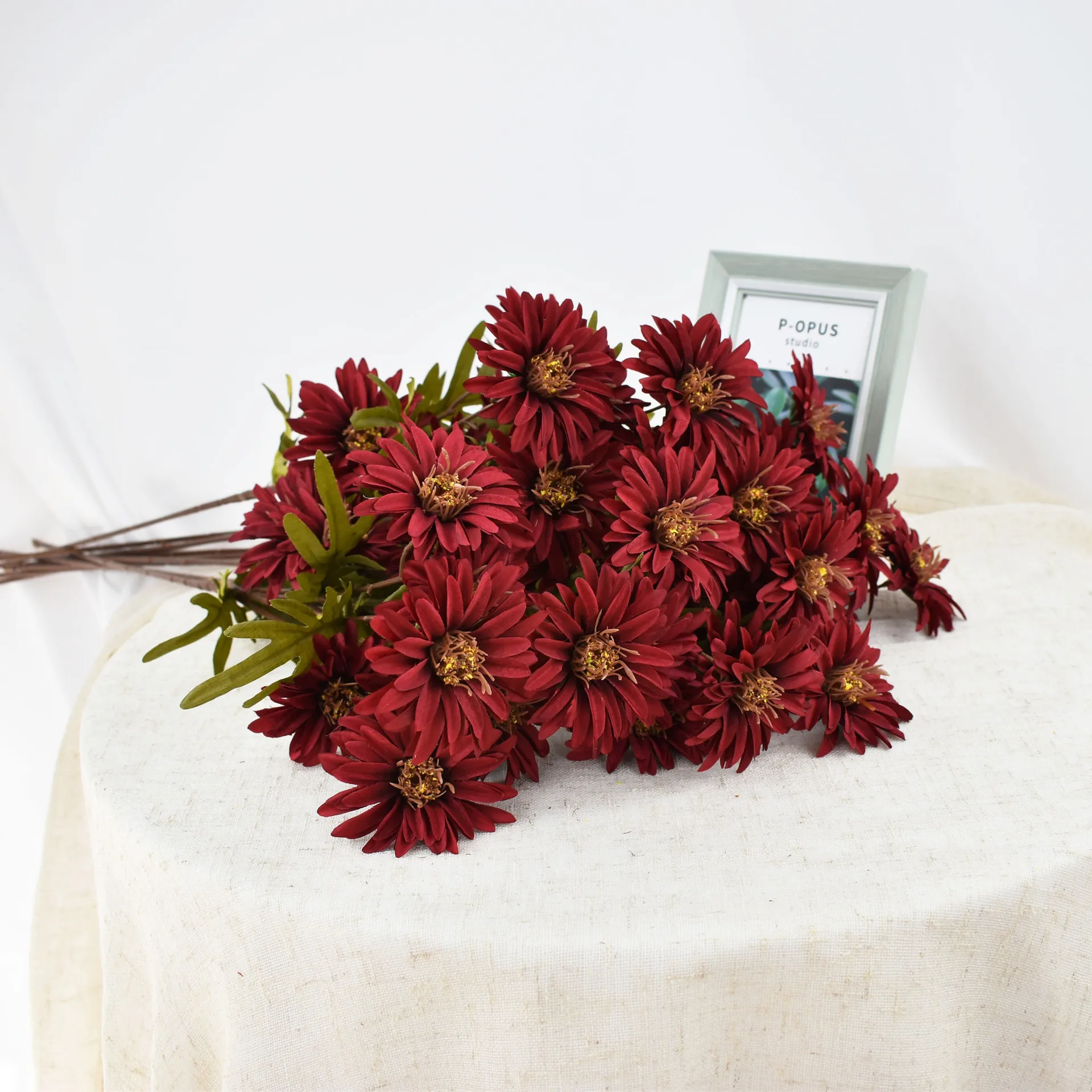 Professional manufacturer of blue bulk daisy Artificial silk flowers for home decor