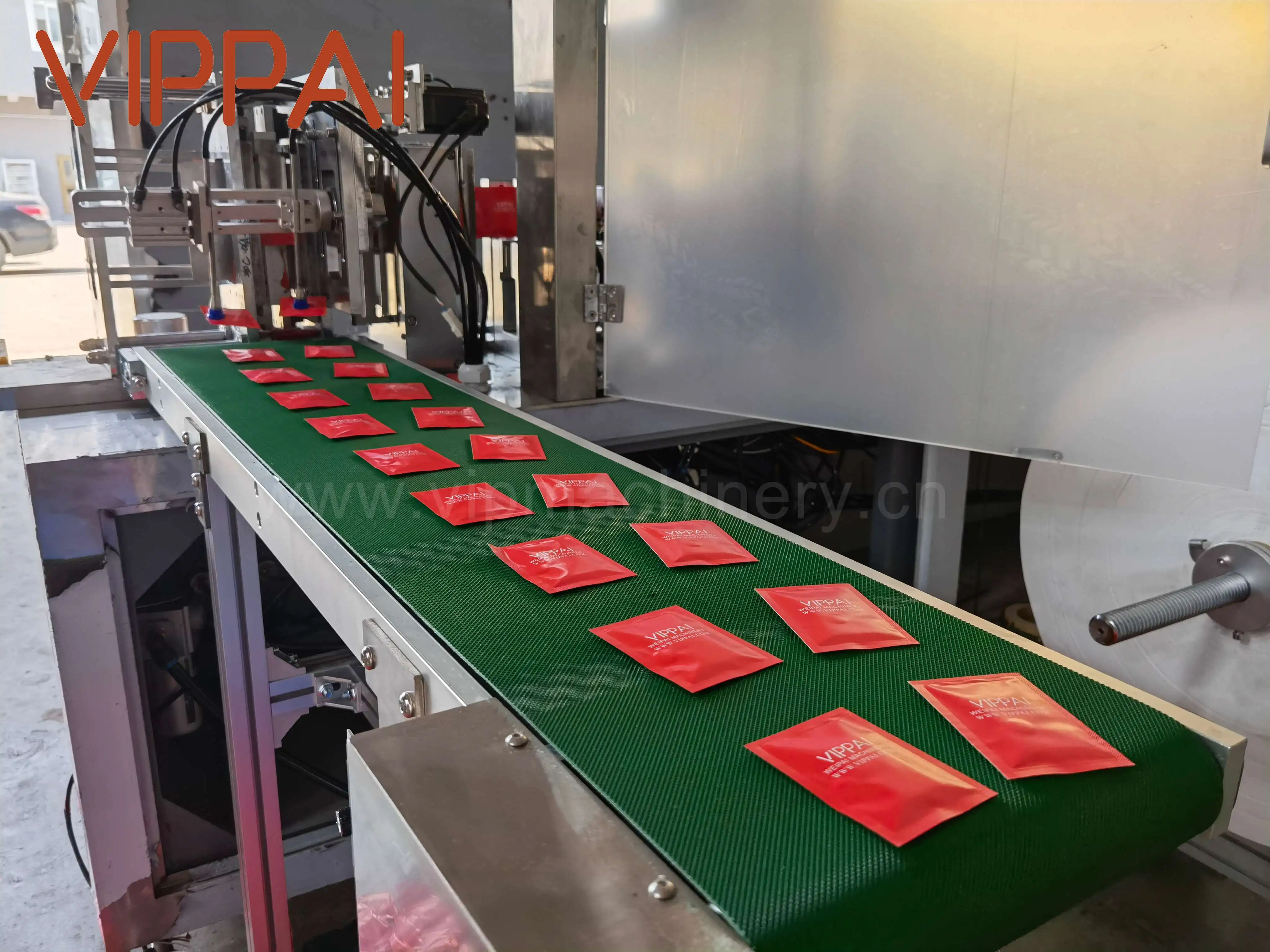 VIPPAI Hot Single Sachet Lenses Wet Wipe Making Machine Tissue Production Line Cheap Price in India Turkey