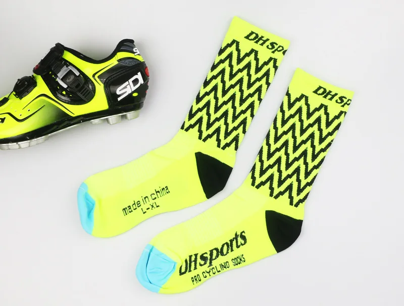 wholesales custom logo socks mtb  knee-high stockings  running basketball elastic breathable sock