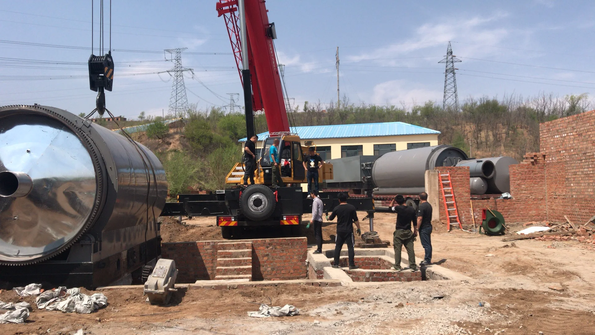 New type of  waste tire pyrolysis plant to oil high output small plastic pyrolysis machine with install